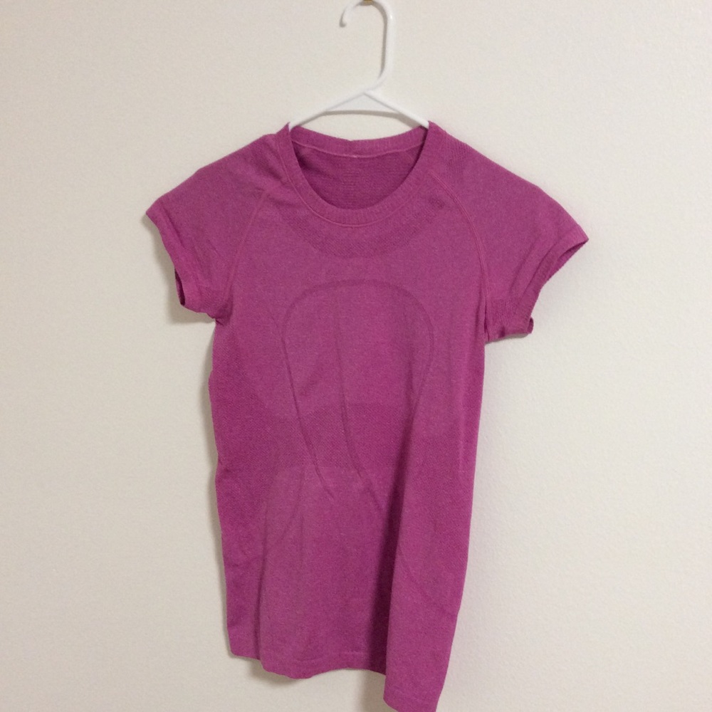 Lululemon workout shirt